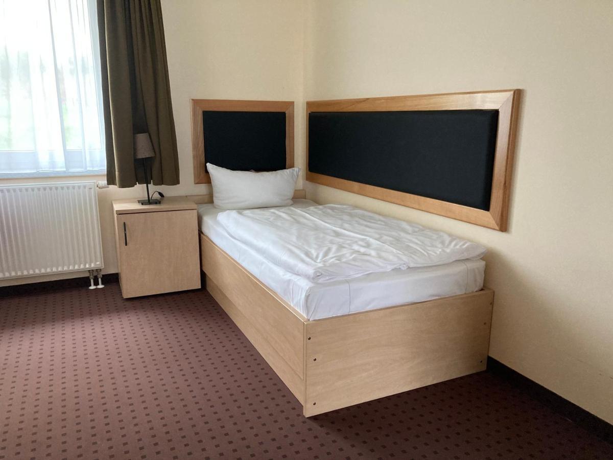 Hotel Am Heidepark Диполдисвалде Екстериор снимка